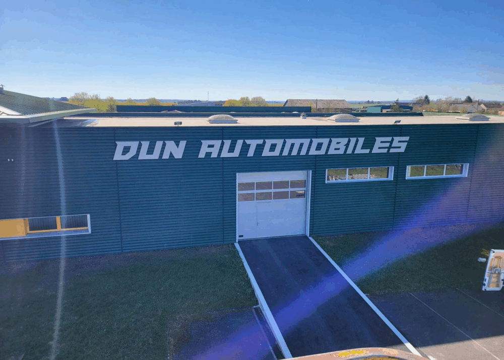 Enseigne façade Dun Automobiles à Dun-sur-Auron réalisée par Signarama Bourges
