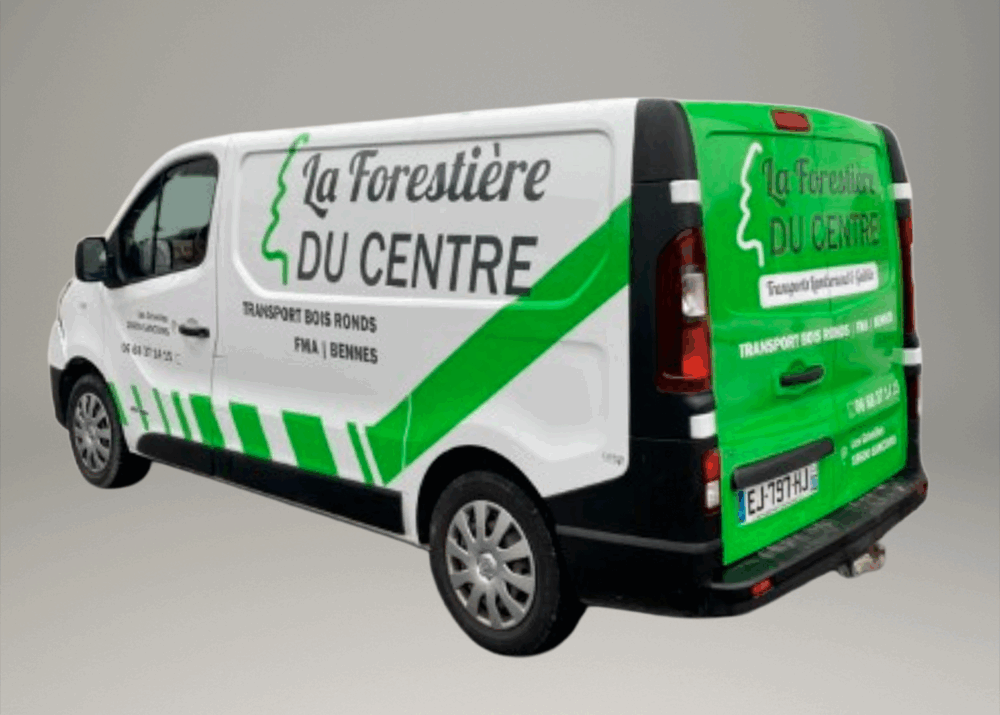 Flocage vert et blanc sur utilitaire pour l’entreprise La Forestière du Centre.
