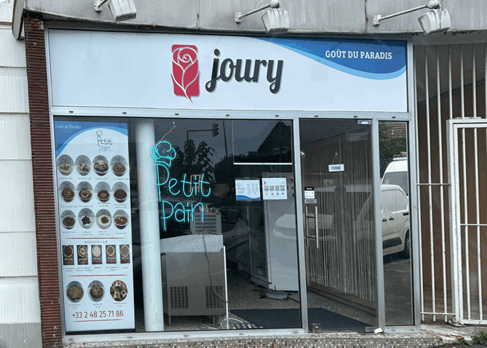 Enseigne et vitrine Joury Goût du Paradis à Bourges réalisées par Signarama Bourges