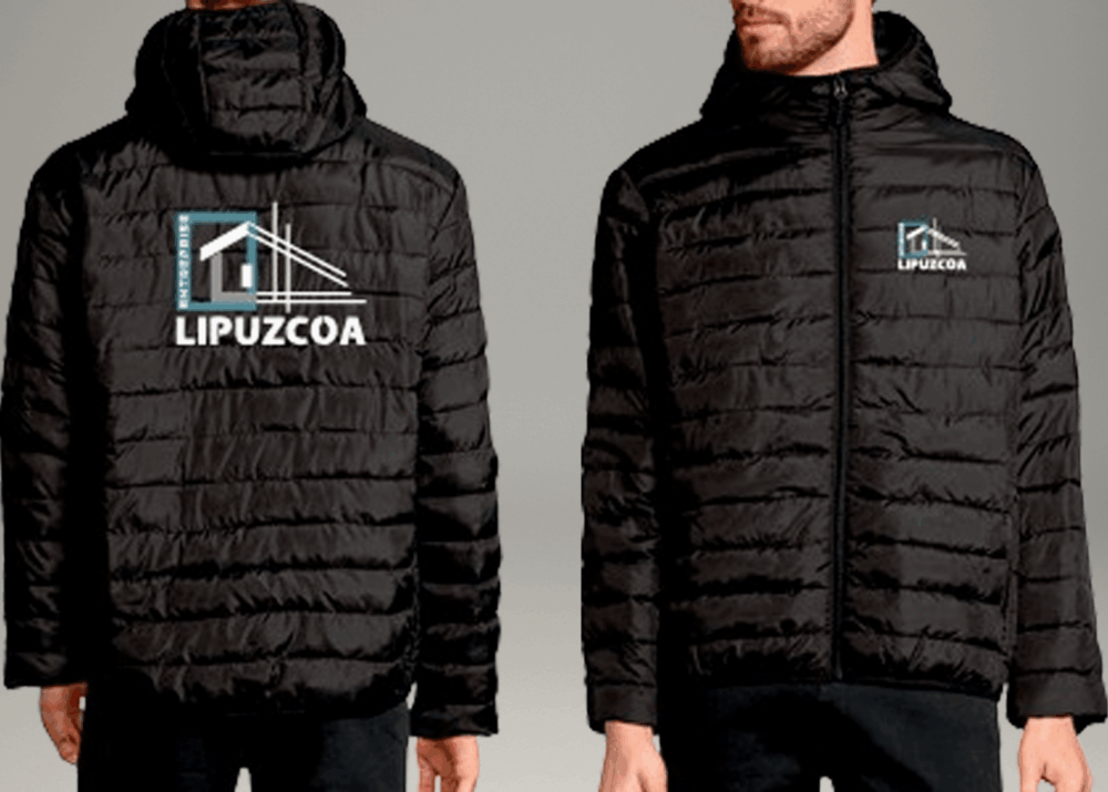 Doudoune à capuche noire avec logo personnalisé Lipuzcoa à l’avant et au dos.