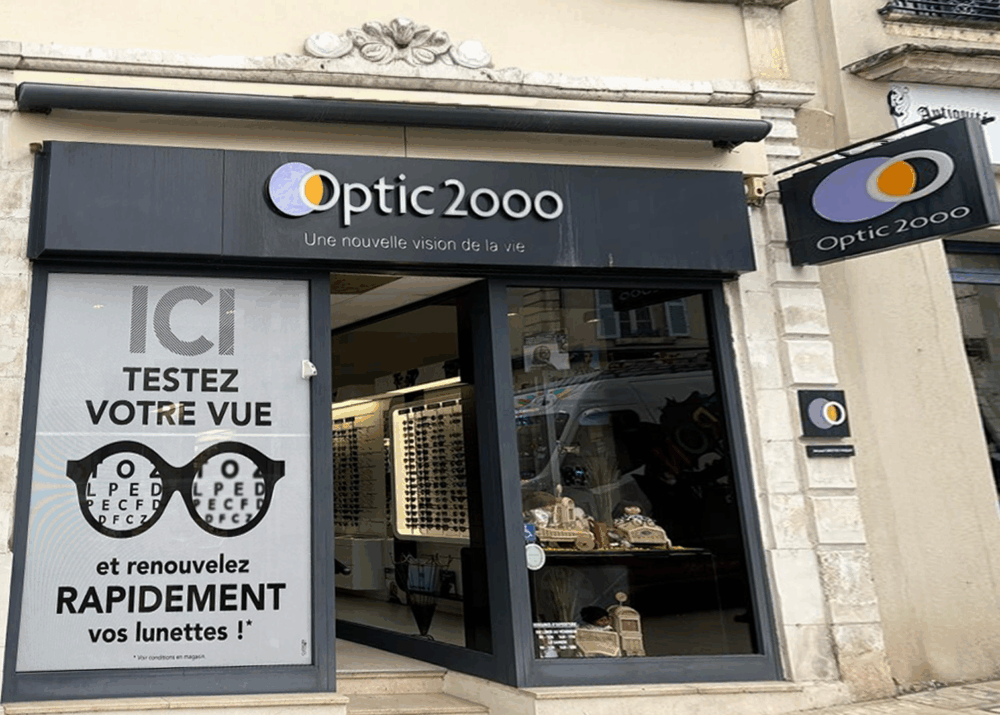 Enseigne Optic 2000 à Bourges réalisée par Signarama Bourges Titre : Enseigne Optic 2000 – Bourges