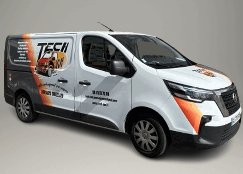 Flocage utilitaire Tech Van, spécialiste en aménagements de véhicules professionnels.