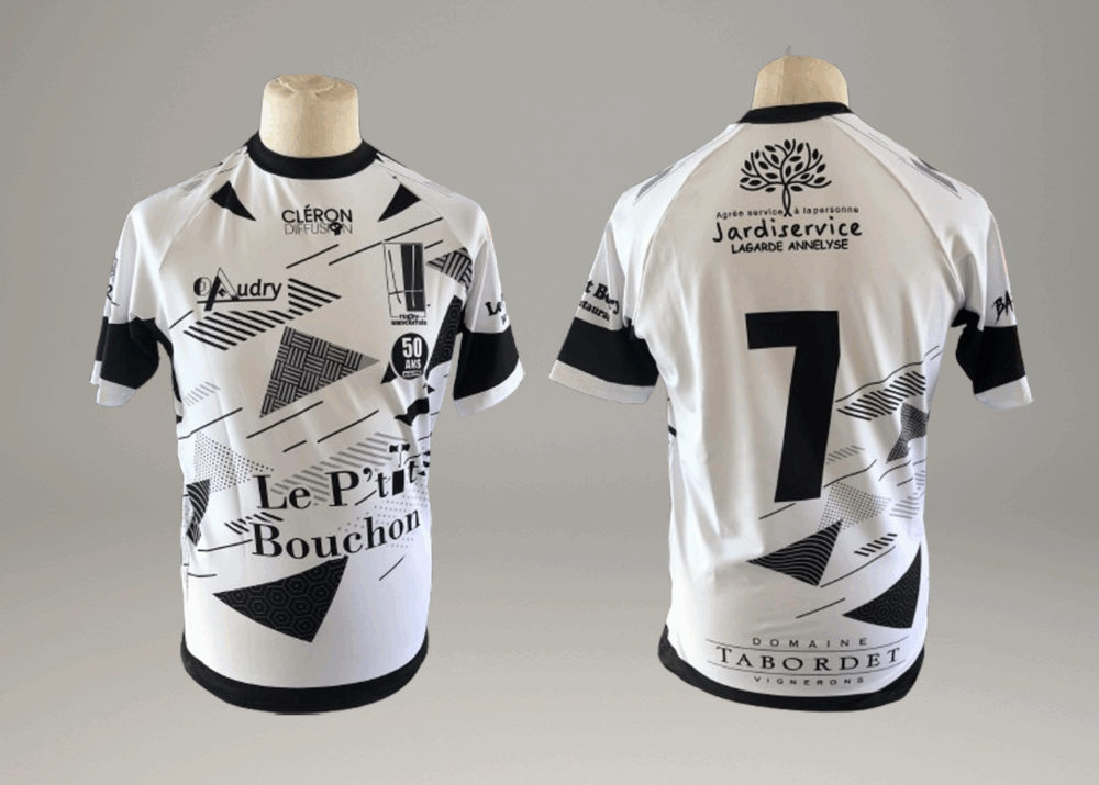 Maillot de rugby noir et blanc personnalisé avec logos de partenaires et numéro 7.