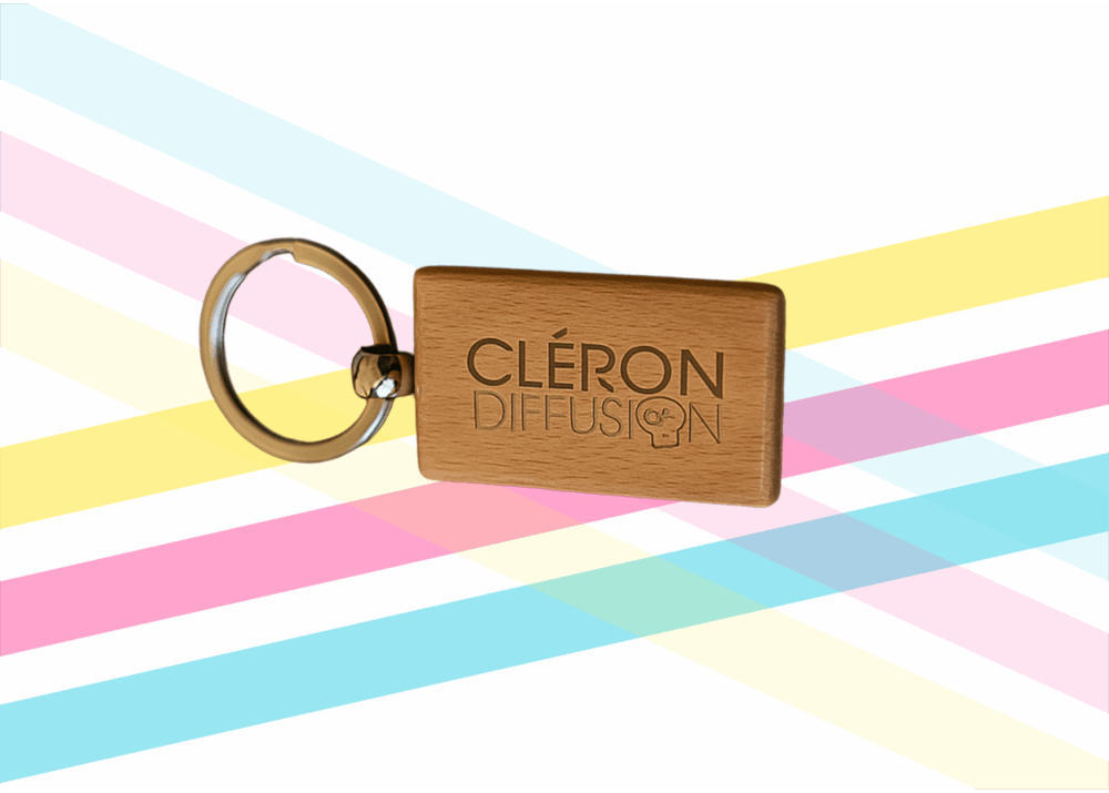 Porte-clés en bois gravé au logo Cléron Diffusion.