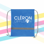 Sac à dos en toile bleu personnalisé Cléron Diffusion avec cordons gris et bande réfléchissante.