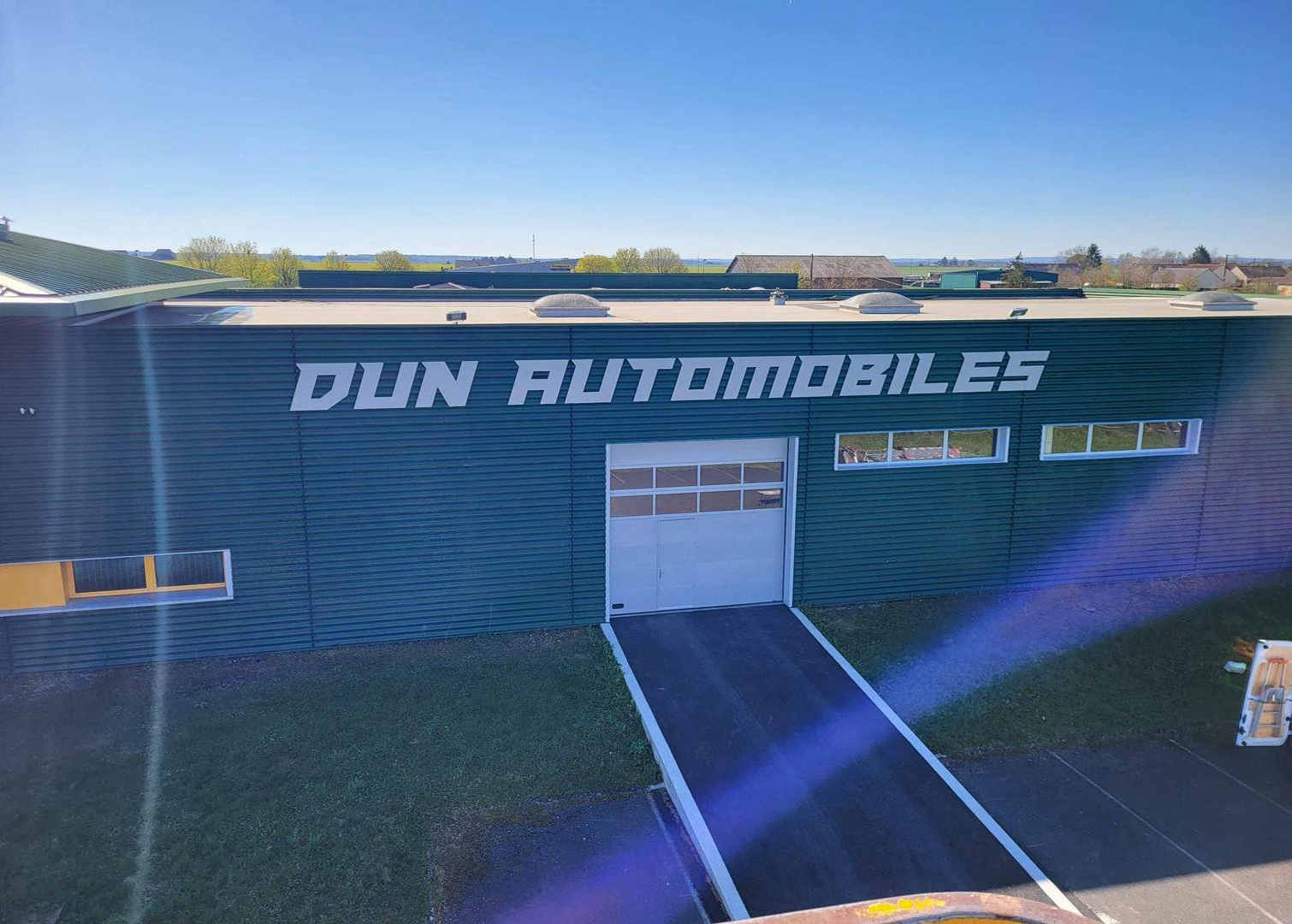DUN AUTOMOBILES