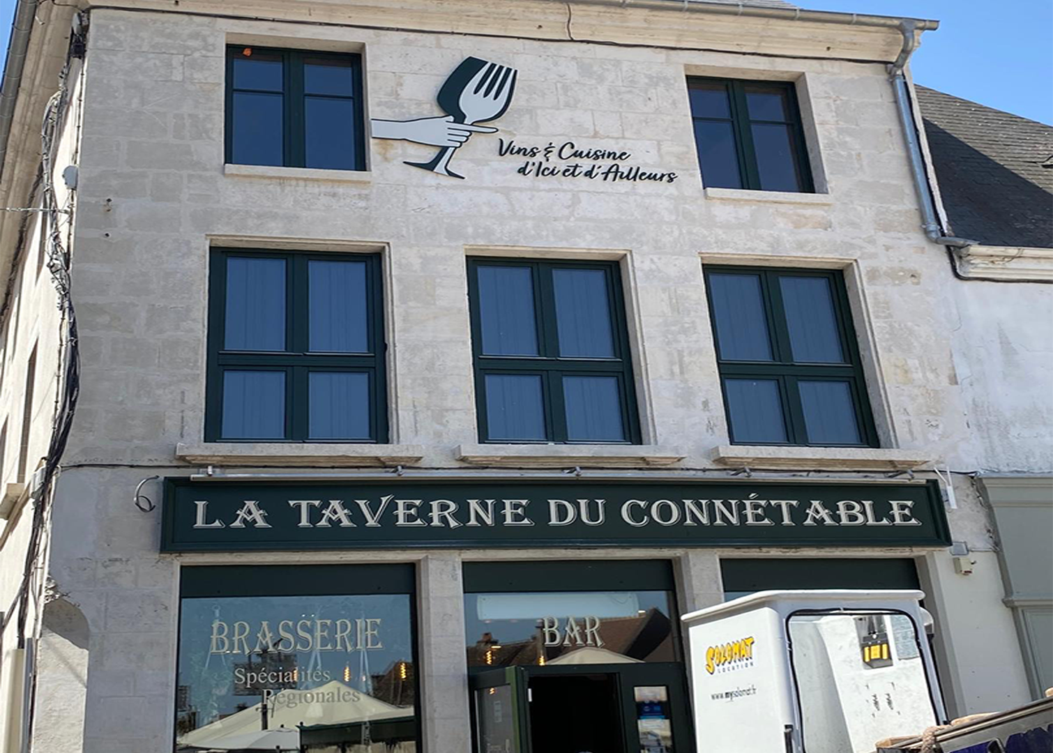 LA TAVERNE