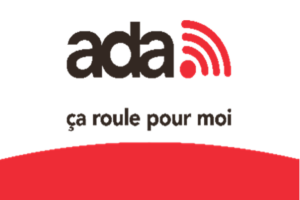 Logo ADA location de véhicules avec le slogan « ça roule pour moi ».